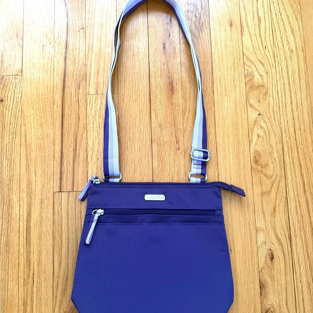 Baggallini Purple Crossbody Bag - Picture 1 of 4